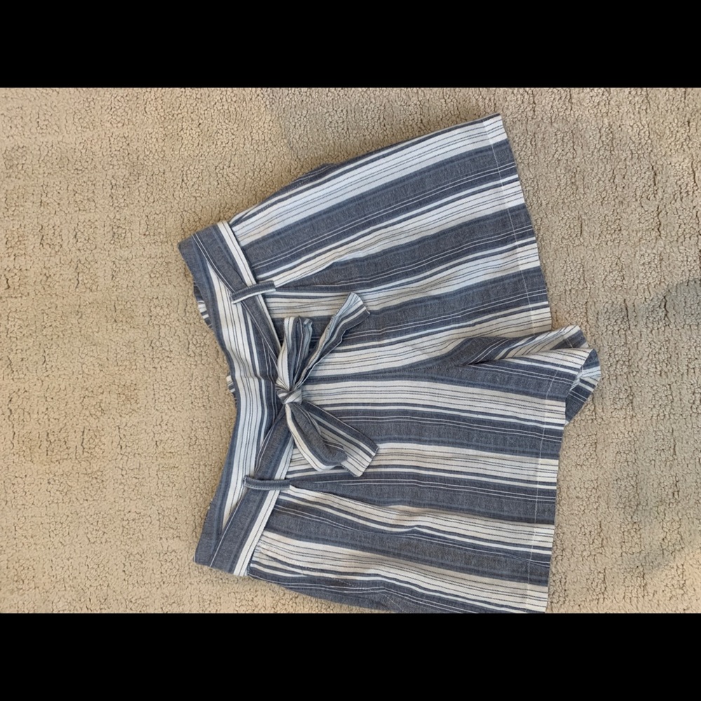 striped shorts with bow